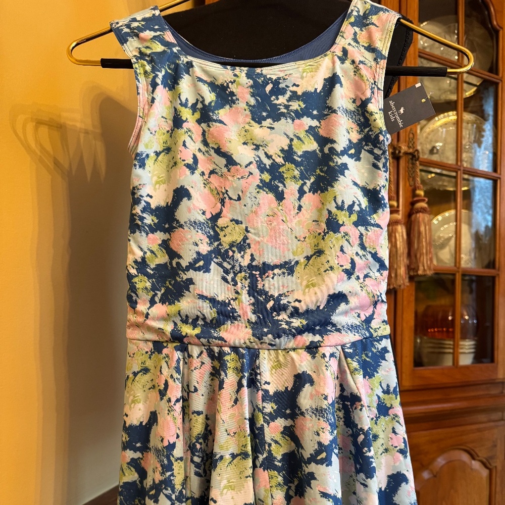 LOOK! NEW with TAGS  Abercrombie and Kids Godet Mini Dress blue print Size 7/8.
